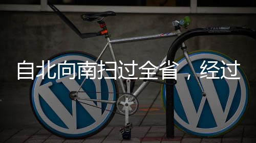 穿起一串雷暴或积雨云